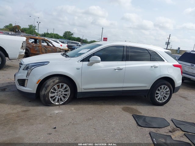 Cadillac XT5 Standard