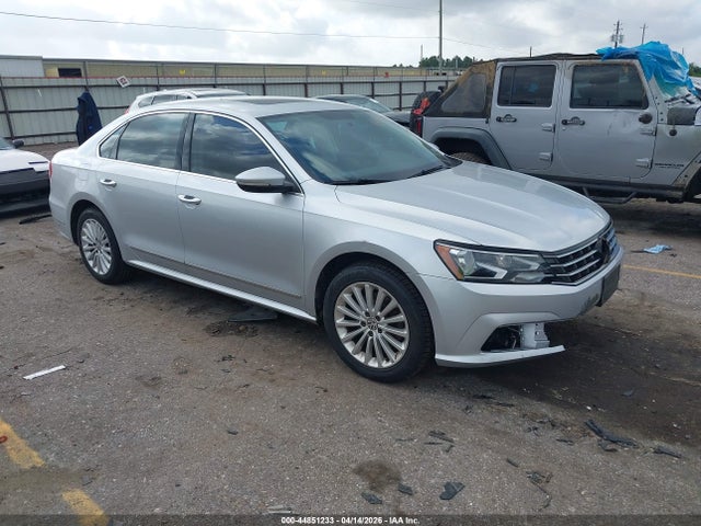 Salvage Volkswagen Passat Image