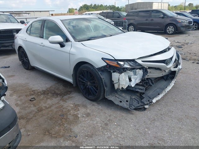 Salvage Toyota Camry Image