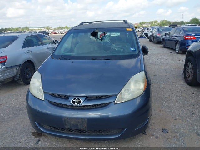 Toyota Sienna Ce