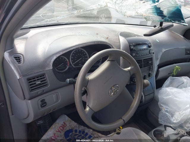 Toyota Sienna Ce
