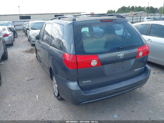 Toyota Sienna Ce