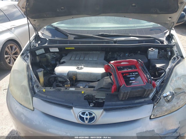 Toyota Sienna Le