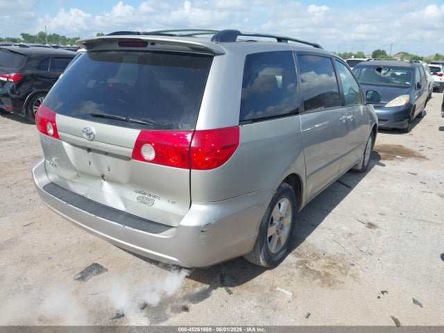 Toyota Sienna Le