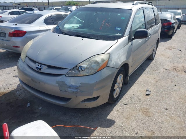 Toyota Sienna Le