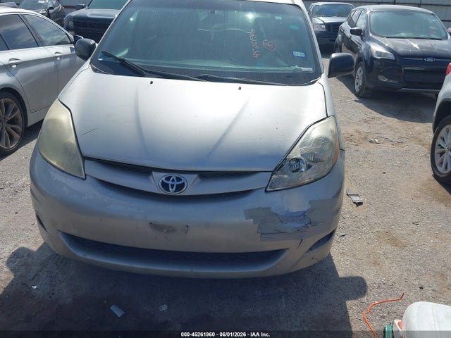 Toyota Sienna Le