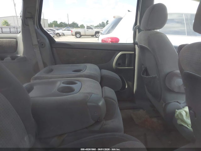 Toyota Sienna Le