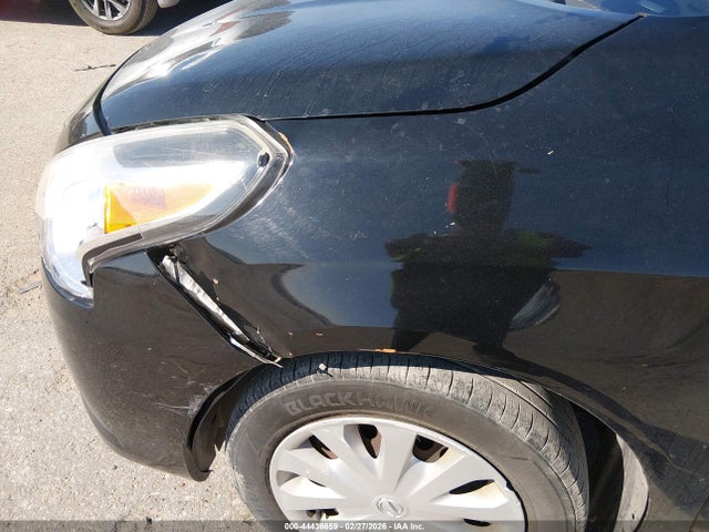 Nissan Versa 1.6 S+