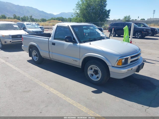 Salvage Chevrolet S Truck Image