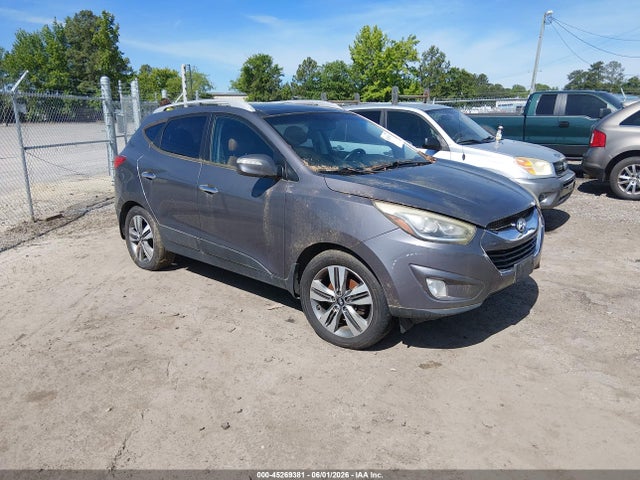 Salvage Hyundai TUCSON Image