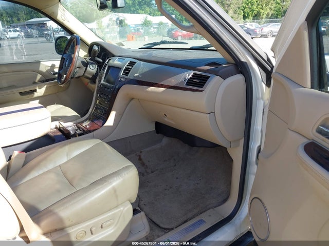 Cadillac Escalade Standard
