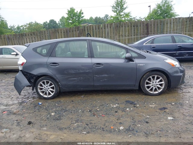 Toyota Prius v Five