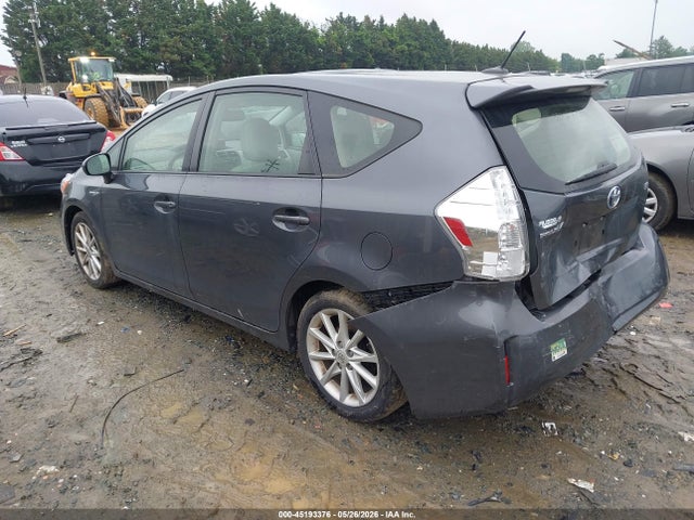Toyota Prius v Five