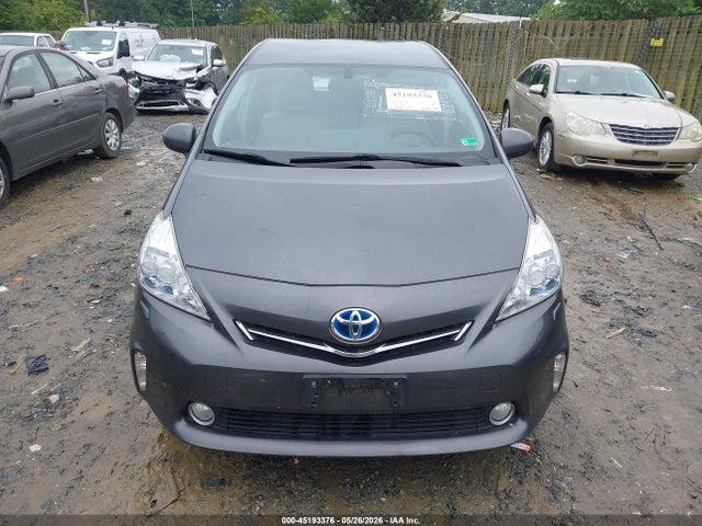 Toyota Prius v Five