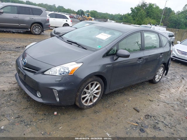 Toyota Prius v Five