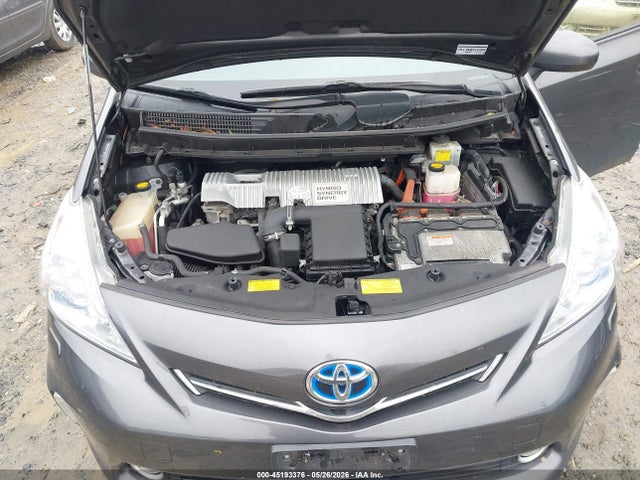 Toyota Prius v Five