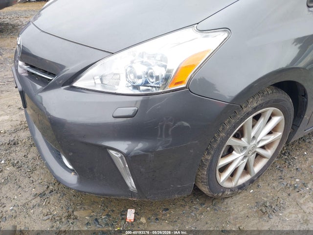 Toyota Prius v Five