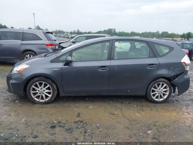 Toyota Prius v Five