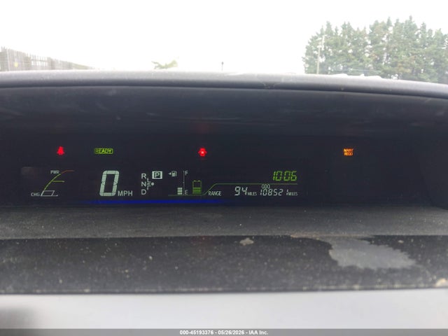 Toyota Prius v Five
