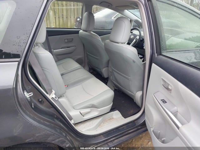 Toyota Prius v Five