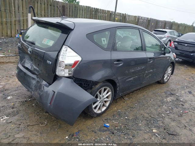 Toyota Prius v Five