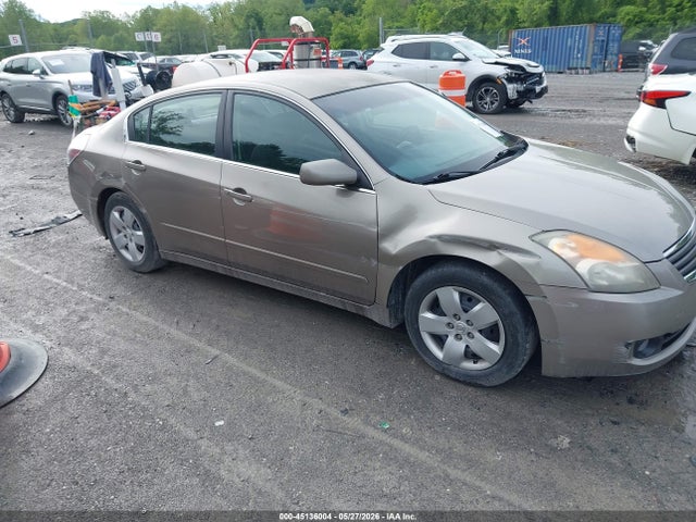 Salvage Nissan Altima Image
