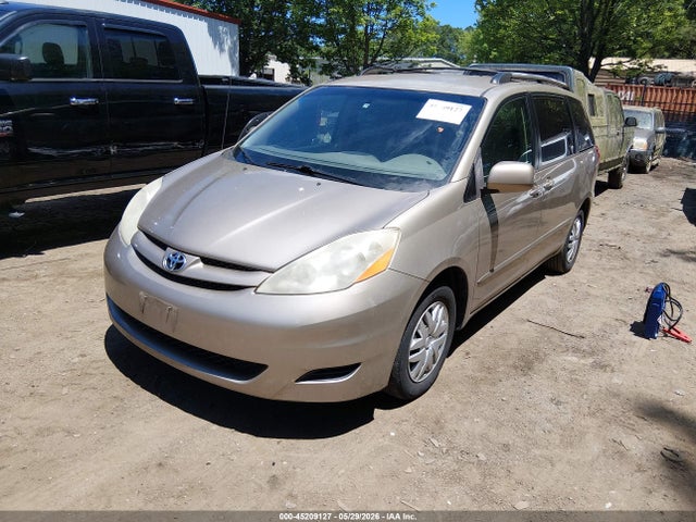 Toyota Sienna Le