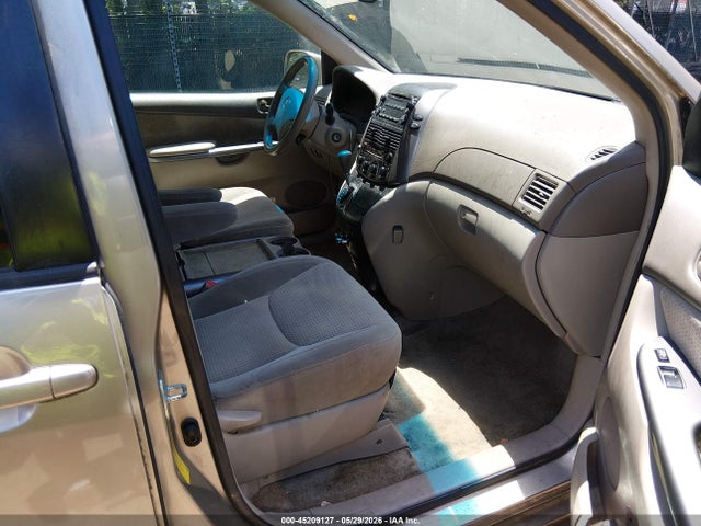 Toyota Sienna Le