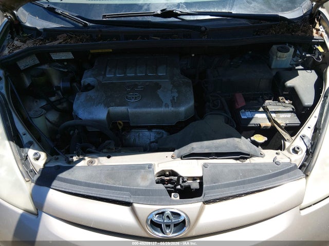 Toyota Sienna Le