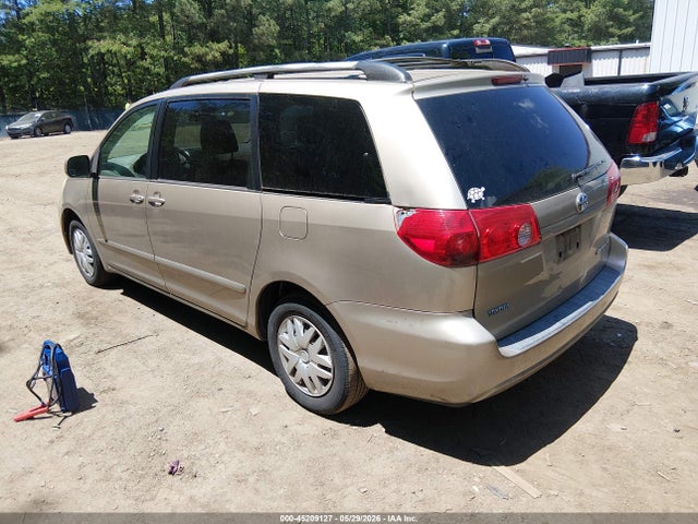 Toyota Sienna Le