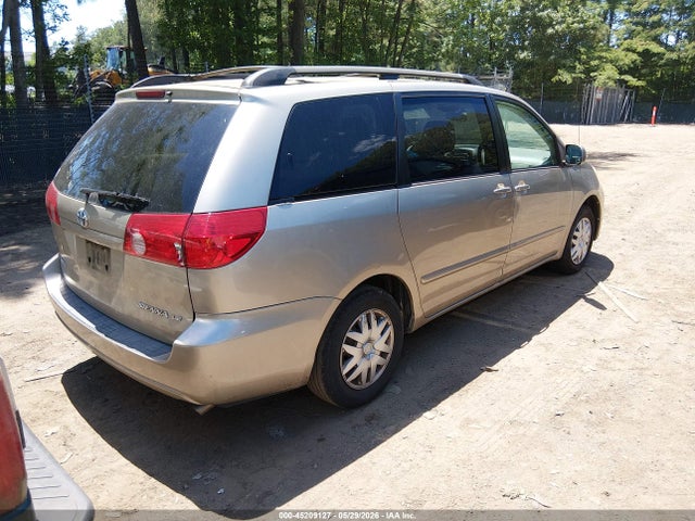 Toyota Sienna Le