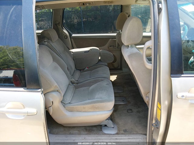 Toyota Sienna Le