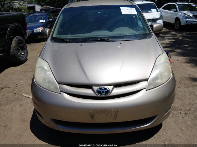 Toyota Sienna Le