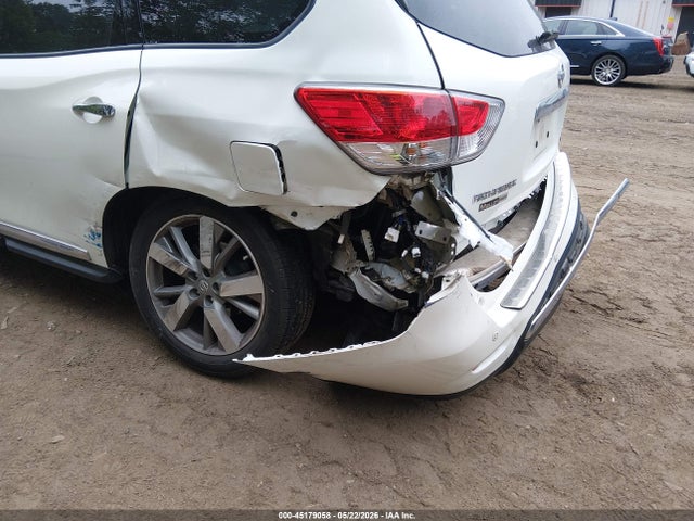 Nissan Pathfinder Platinum
