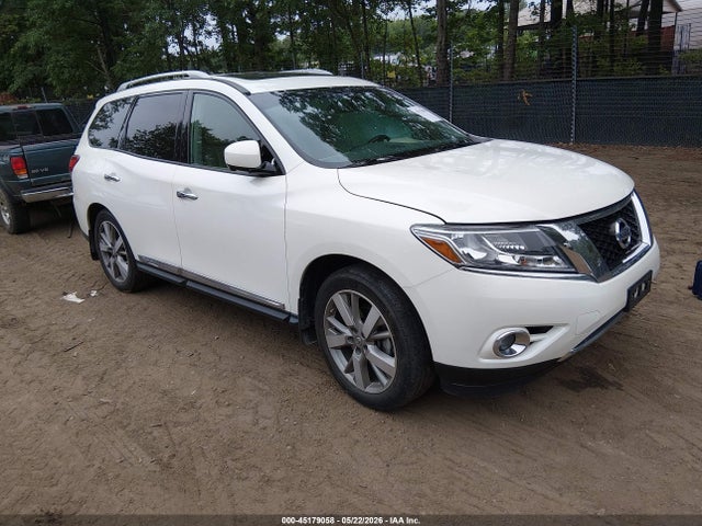 Salvage Nissan Pathfinder Image