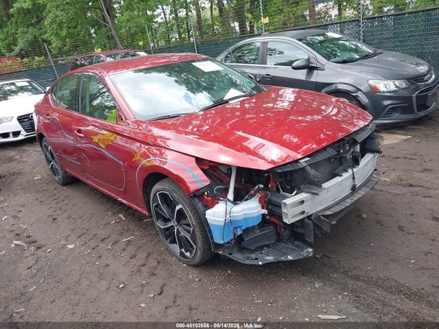 Salvage Nissan Altima Image