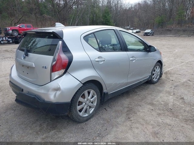Toyota Prius c Two