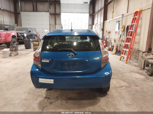 Toyota Prius c Four
