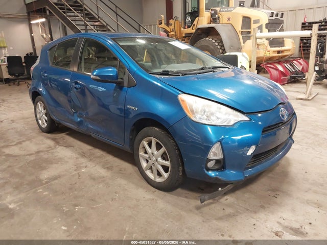 Salvage Toyota Prius c Image