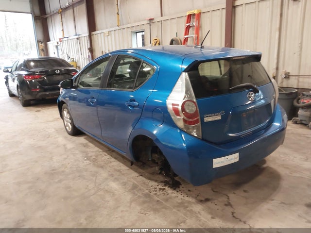 Toyota Prius c Four