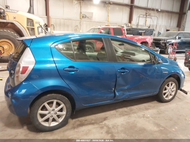Toyota Prius c Four