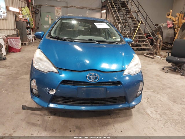 Toyota Prius c Four