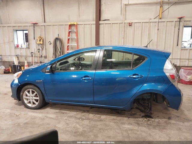 Toyota Prius c Four