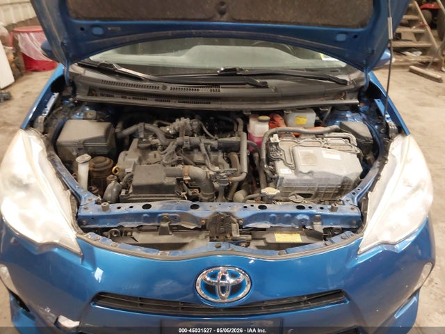Toyota Prius c Four
