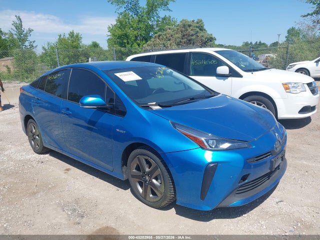 Salvage Toyota Prius Image