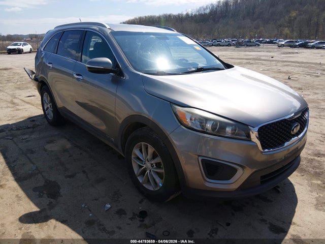 Salvage Kia Sorento Image