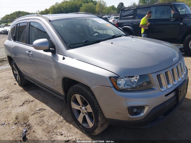 Salvage Jeep Compass Image