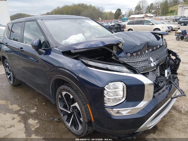 Salvage Mitsubishi Outlander Image