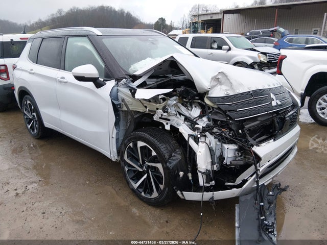 Salvage Mitsubishi Outlander Image