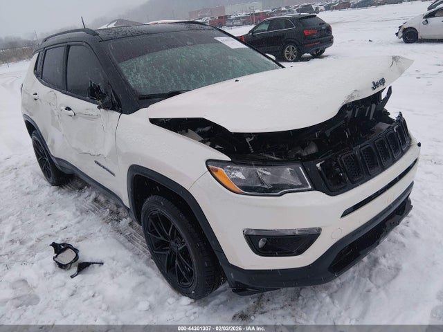 Salvage Jeep Compass Image